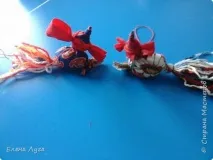 Півник з одного клаптя без голки, Країна Майстрів голки