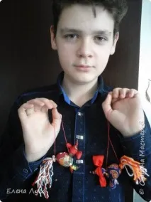 Півник з одного клаптя без голки, Країна Майстрів півник