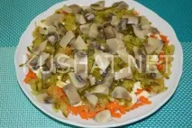 Салат «Мельник» з грибами та куркою грибами