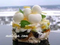 Салат з куркою та сухофруктами куркою