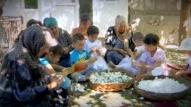 Шовкові секрети як виробляють дорогоцінний атлас кокони