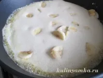 Солодкий омлет із бананами вершкового