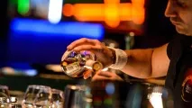 Досить це терпіти Українці почали пити більше коньяку та імпортних вин - РИА Новости терпіти