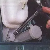 Заміна розширювального бачка рідини, що охолоджує Daewoo Nexia 1997-2007 розширювального