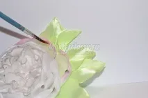 Квіти зі стрічок – ніжний півонія квіти
