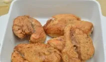 Куряче філе в томатному соусі на сковороді. соусі