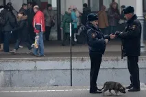Як туалетні бомжі Білоукраїнського вокзалу прикидалися місцевими поліцейськими. білоукраїнського