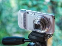 Камера та смартфон в одному корпусі перший погляд на Samsung Galaxy S4 Zoom камера
