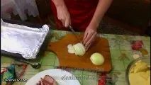 Картопля з копченим салом у духовці салом