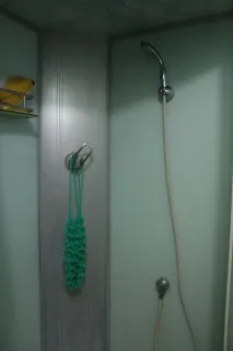 Кран у душову кабіну кран