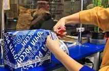 Будь-який співробітник Пошти України може розкрити вашу посилку і покопатися в ній» пошти