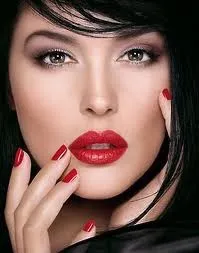 Make-up з ягідними відтінками помади ягідними