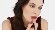 Make-up з ягідними відтінками помади ягідними