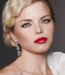 Make-up з ягідними відтінками помади ягідними