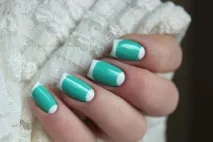 Ніжний і водночас соковитий м’ятний манікюр. ятний