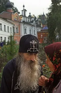 Чому священиків називають отцями священиків
