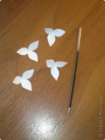 Проліски для мами паперу