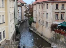 Річка Влтава у Празі та центральні празькі мости празькі
