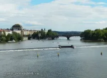 Річка Влтава у Празі та центральні празькі мости річка