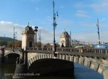 Річка Влтава у Празі та центральні празькі мости влтава