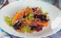 Салат з індички з чорносливом на пару. індички