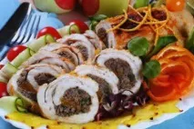 Салат з індички з чорносливом на пару. чорносливом