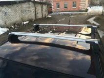 Встановив багажник на дах багажник