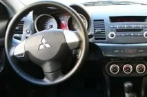 Mitsubishi Lancer "Ж" проти "М" проти