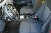 Mitsubishi Lancer "Ж" проти "М" mitsubishi