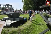 Собаки-герої, які рятували людей та метро від вибухів, виступили на Поклонній горі собаки-герої