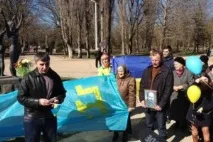 святкує