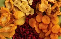 Ягоди та фрукти дитині ягоди