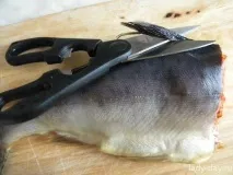 Запечена горбуша в хлібних крихтах. риби