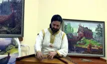 Музичний виступ гусляра Володимира Володимирова з піснями про богословлення та сонцепоклоніння музичний
