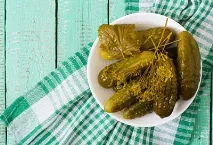 Солоні огірки на зиму, хрусткі в банках огірки