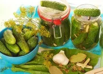 Солоні огірки на зиму, хрусткі в банках хрусткі