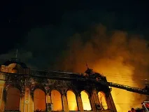 В Армавірі горить Педагогічна Академія фото з місця події горить