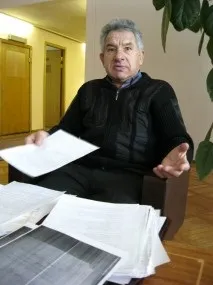 чужим