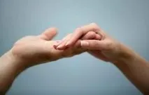 Чому кисневу маску в літаку необхідно одягати спочатку на себе, а потім на дитину чому