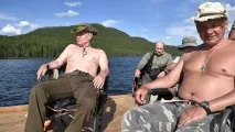 Повсюдний Shirtless Challenge його