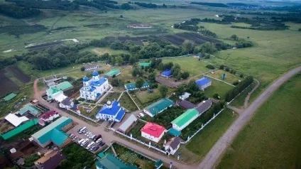 7 Місць Башкирії, які потрібно побачити своїми очима (машині біля годинника) 7 Місць Башкирії, які потрібно побачити своїми очима