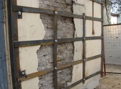Чим і як закрити тріщини в стінах цегляного будинку причини появи і ремонт, будівництво та (цегляного) Чим і як закрити тріщини в стінах цегляного будинку причини появи і ремонт, будівництво та