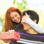 Що подарувати хлопцеві на 20 років на день народження (подарувати) Що подарувати хлопцеві на 20 років на день народження