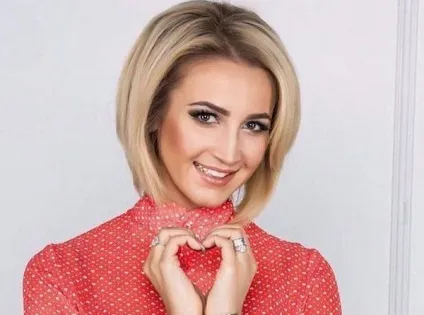 Що означають тату Бузовій (перші літери імен) Що означають тату Бузовій