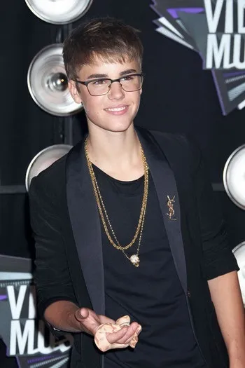 Джастін Бібер (justin bieber) тексти пісень (слова) lyrics, біографія, фото (bieber) Джастін Бібер (justin bieber) тексти пісень (слова) lyrics, біографія, фото