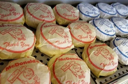 Цю їжу ніколи не можна замовляти в starbucks, kfc і mcdonald - s! (Замовляйте нічого «Секретного меню») Цю їжу ніколи не можна замовляти в starbucks, kfc і mcdonald - s!