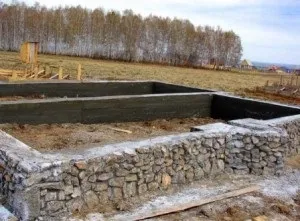 Фундамент з каменю своїми руками (покрокова інструкція з відео) (руками) Фундамент з каменю своїми руками (покрокова інструкція з відео)