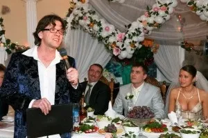 Готові варіанти коротких тостів на весілля, ми робимо свято краще! (Тост на весілля короткі смішні) Готові варіанти коротких тостів на весілля, ми робимо свято краще!