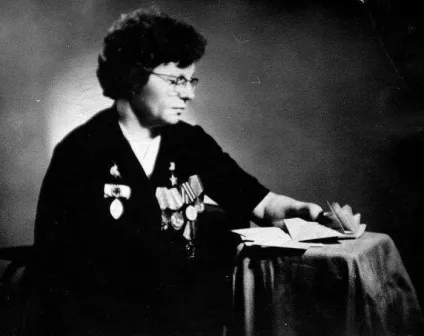 Історія важкого щастя втративши на фронті руки і ноги, зинаида туснолобова зуміла побудувати сім'ю (ноги) Історія важкого щастя втративши на фронті руки і ноги, зинаида туснолобова зуміла побудувати сім'ю