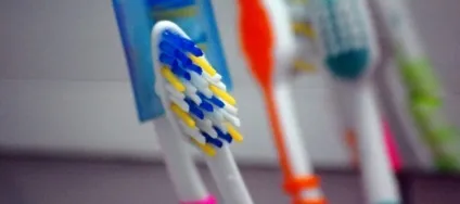 Які зубні щітки купити для догляду за брекетами (зубна щітка для чищення брекетів купити) Які зубні щітки купити для догляду за брекетами